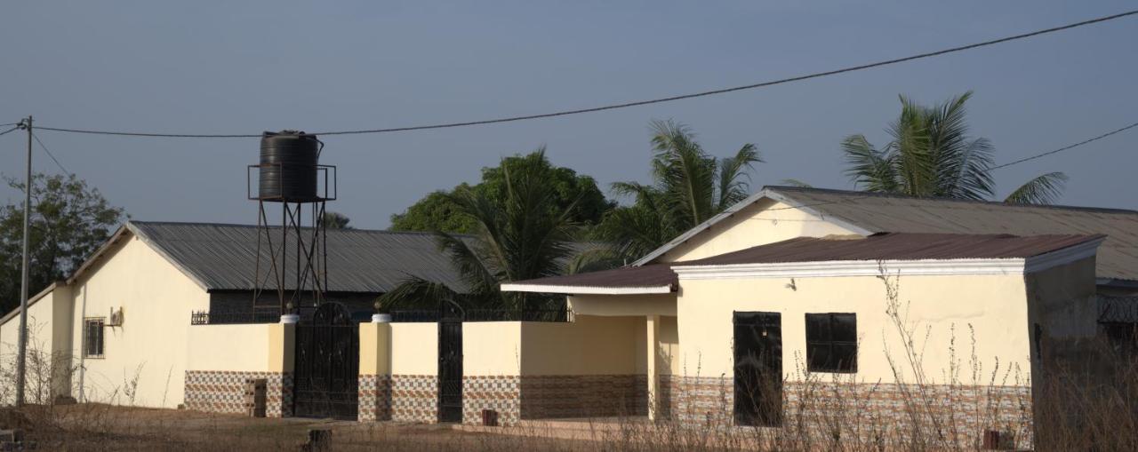 Faith And Grace Guest House Lamin Beretto Exterior foto