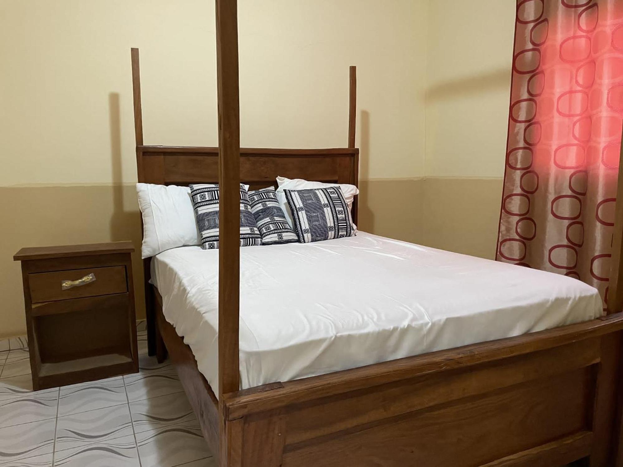 Faith And Grace Guest House Lamin Beretto Exterior foto